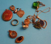 Quantity of assorted jewellery.