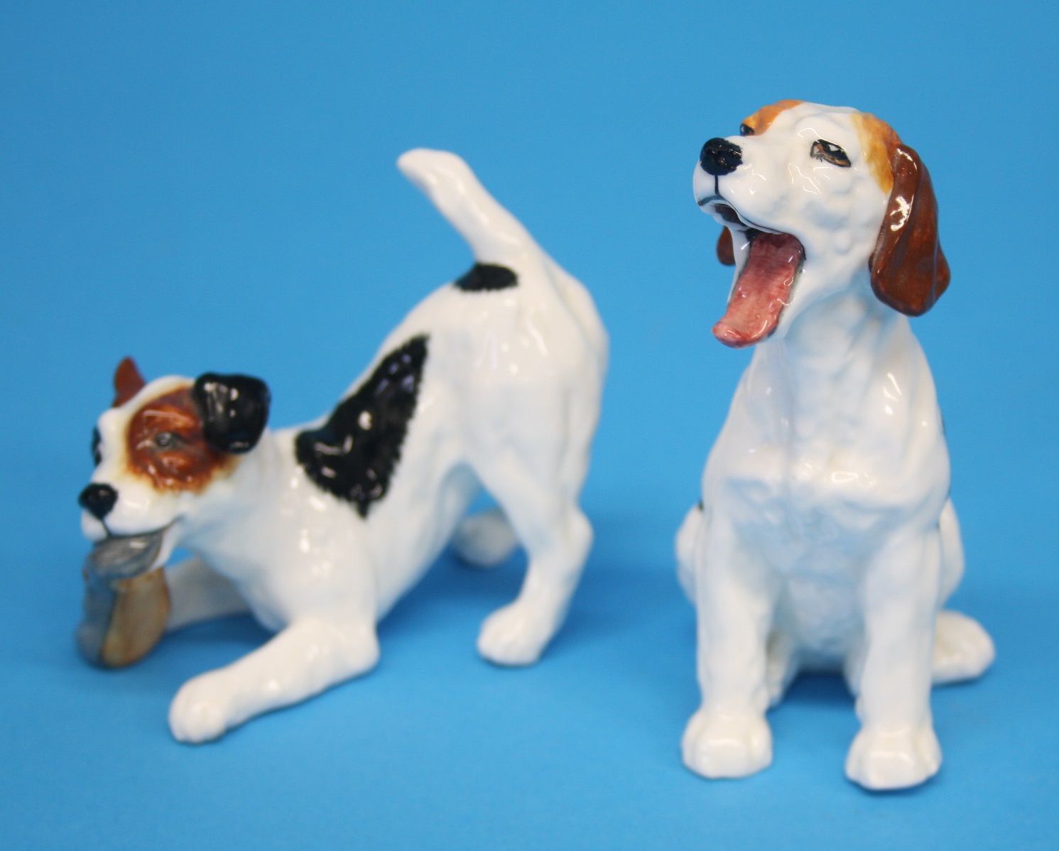 Two Royal Doulton dogs HN1099 and HN2654 and three Hummel figures. (5) - Image 3 of 3