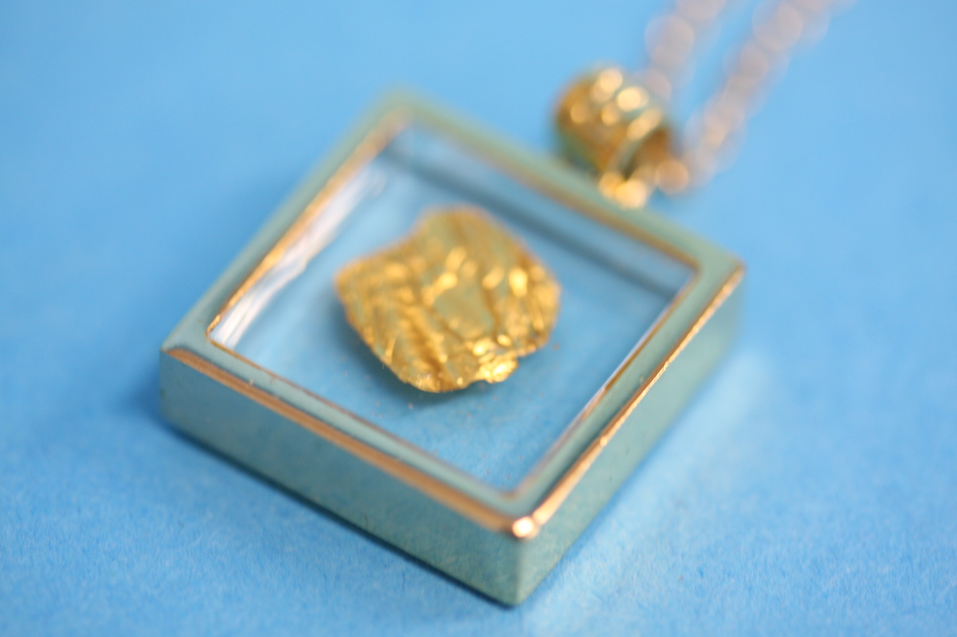 A 9ct gold chain.  Weight 3.9 grams and another 9ct gold chain with a small nugget of gold. - Image 2 of 2