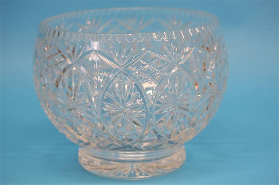 A large modern Chinese fish bowl and a cut glass punch bowl. (2) 38 cm diameter and 24 cm diameter. - Image 27 of 36