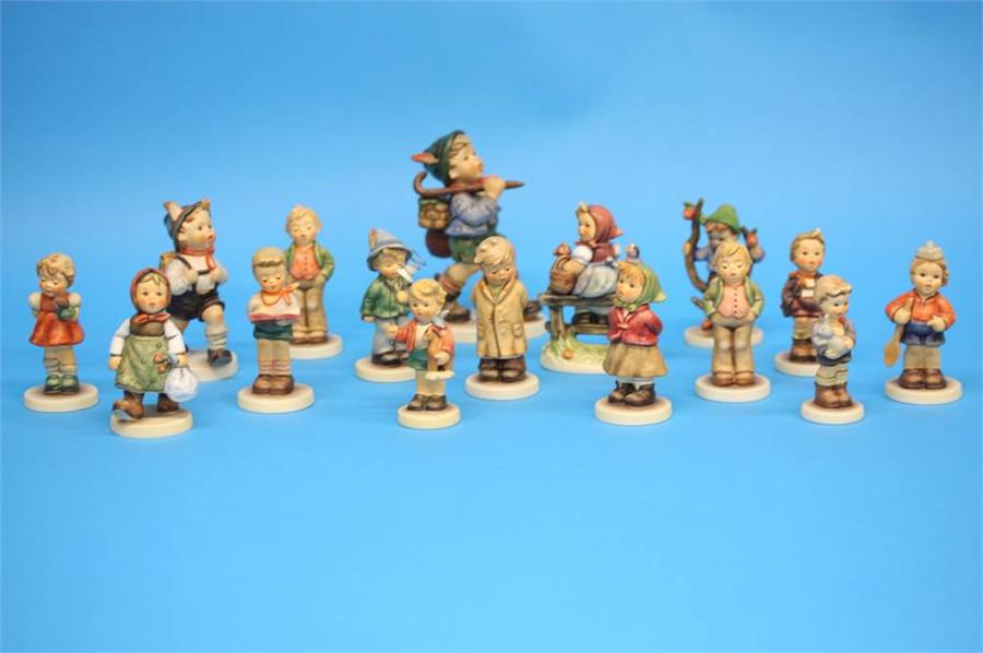 A Collection of sixteen Hummel figures, various. - Image 3 of 30