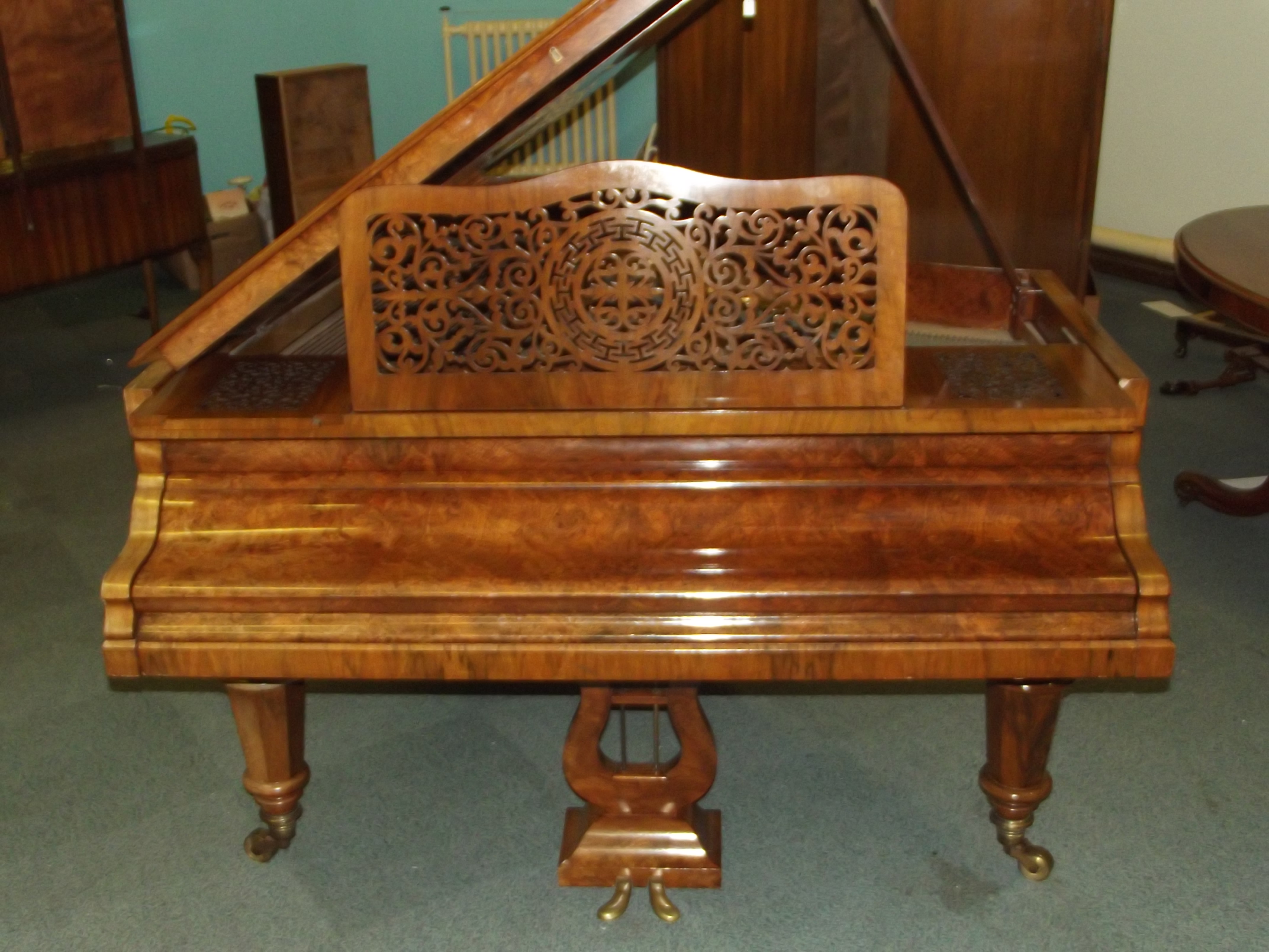 Hagspiel Ruschpler & Hof-Lieferanten Dresden walnut baby grand piano. Length 176 cm, width 137cm - Image 7 of 14
