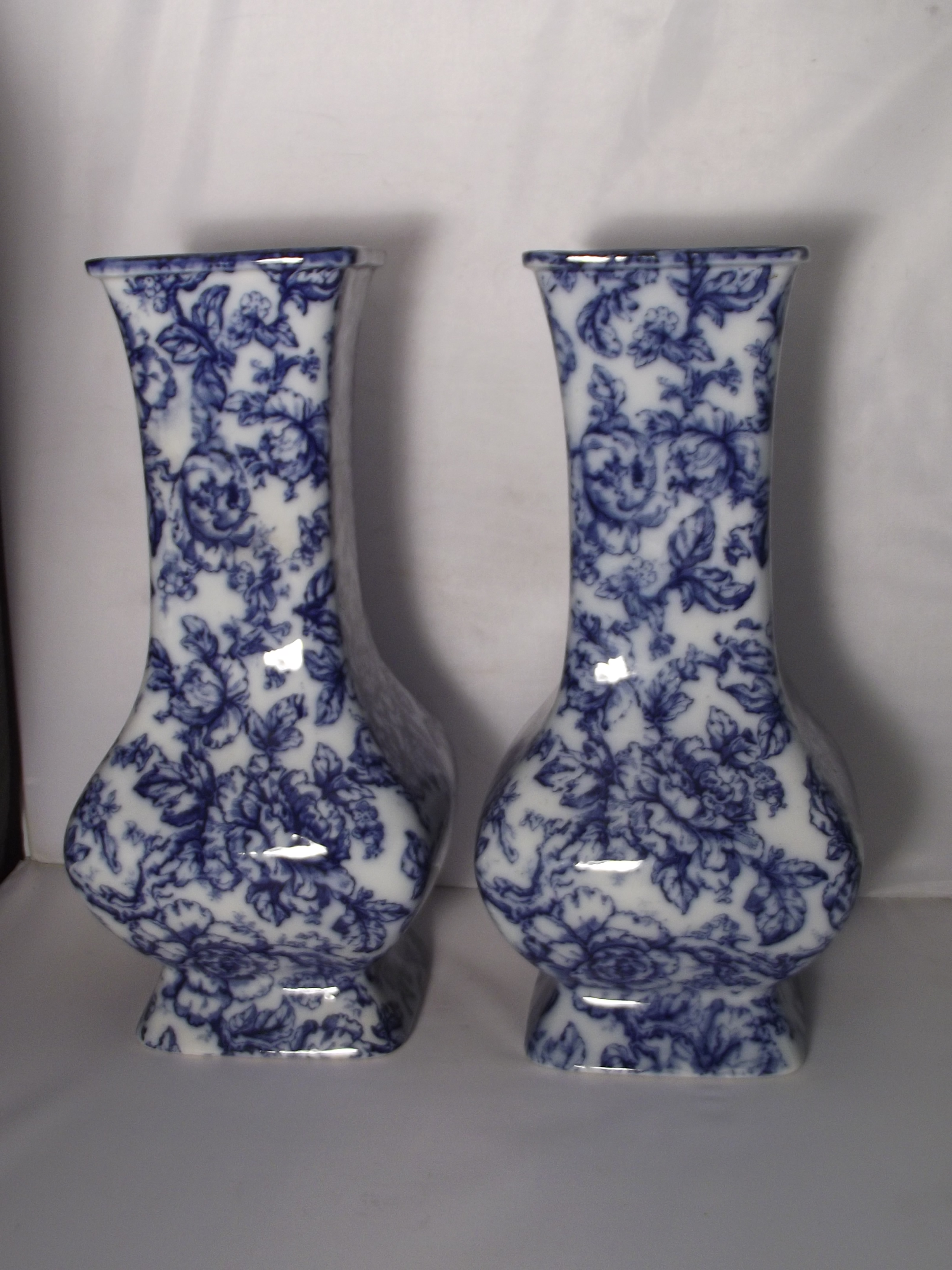 A pair of Losol blue and white vases of square baluster form, decorated in the cavendish. - Image 2 of 2