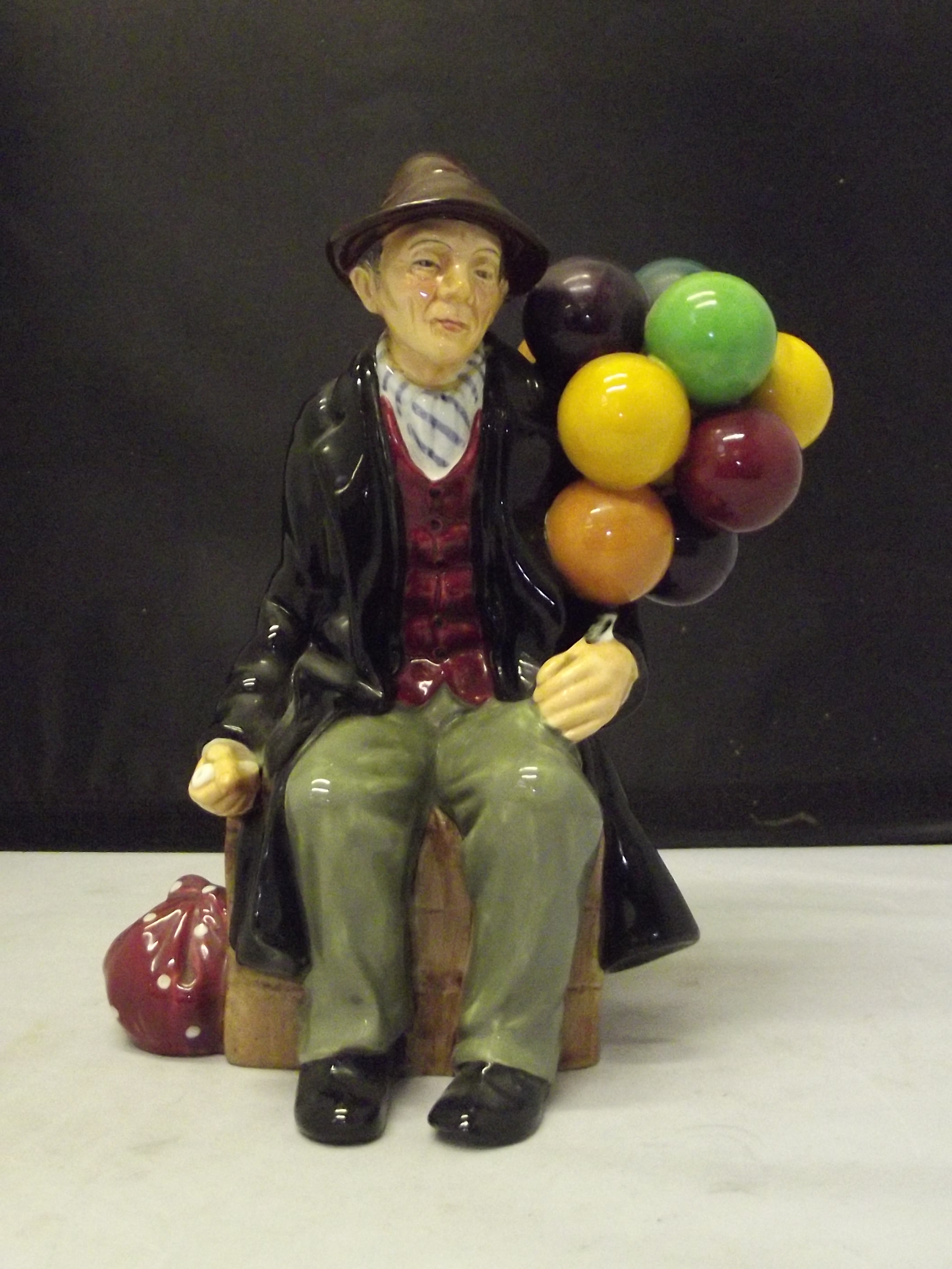 Royal Doulton figure. 'The Balloon Man', HN 1954, 19cm in height - Image 2 of 2