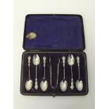 Edwardian cased set of six silver teaspoons with accompanying sugar tongs, twisted stems and