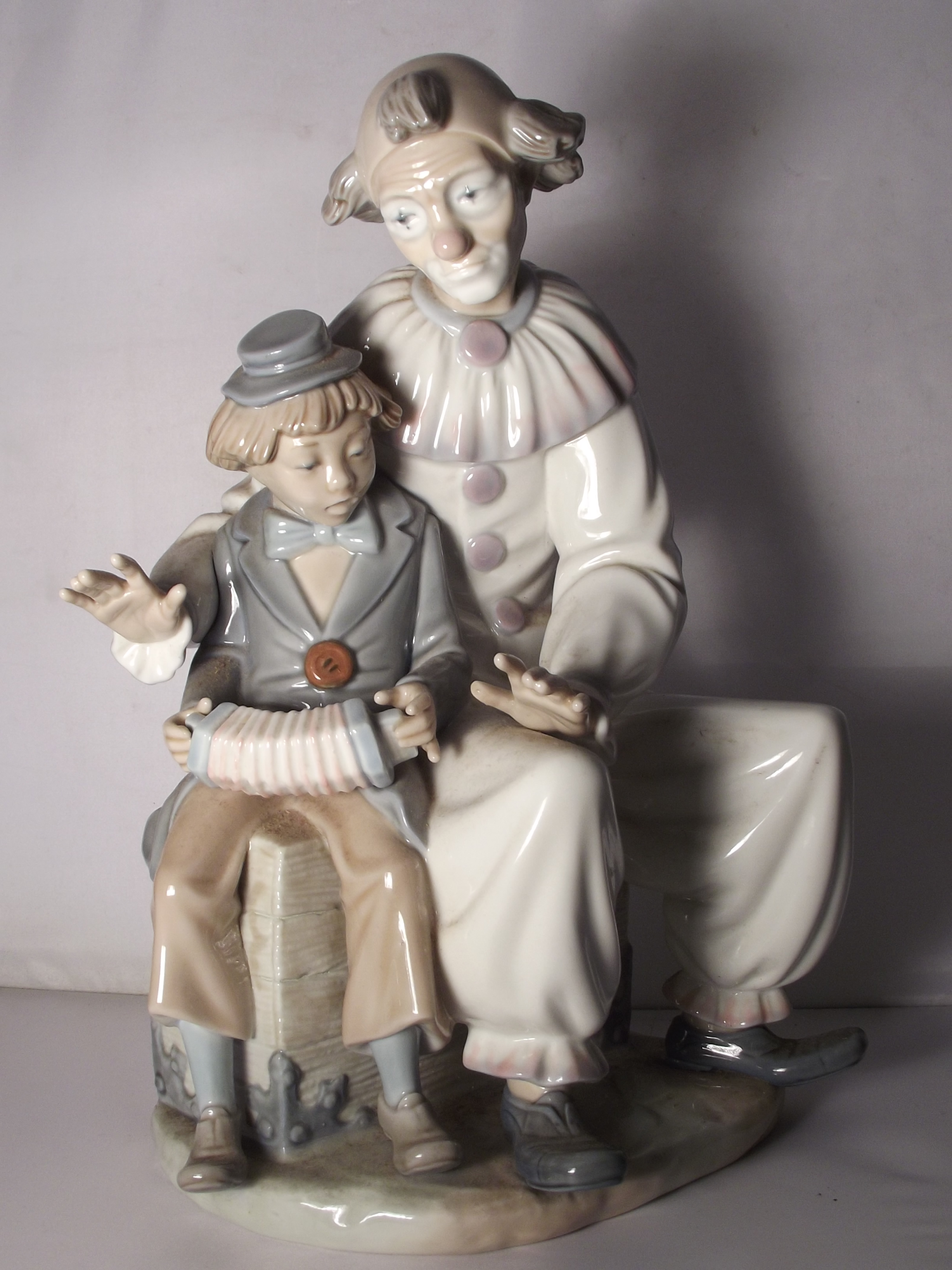 Large Nao figure of a clown with boy, 30cm in height - Image 2 of 2