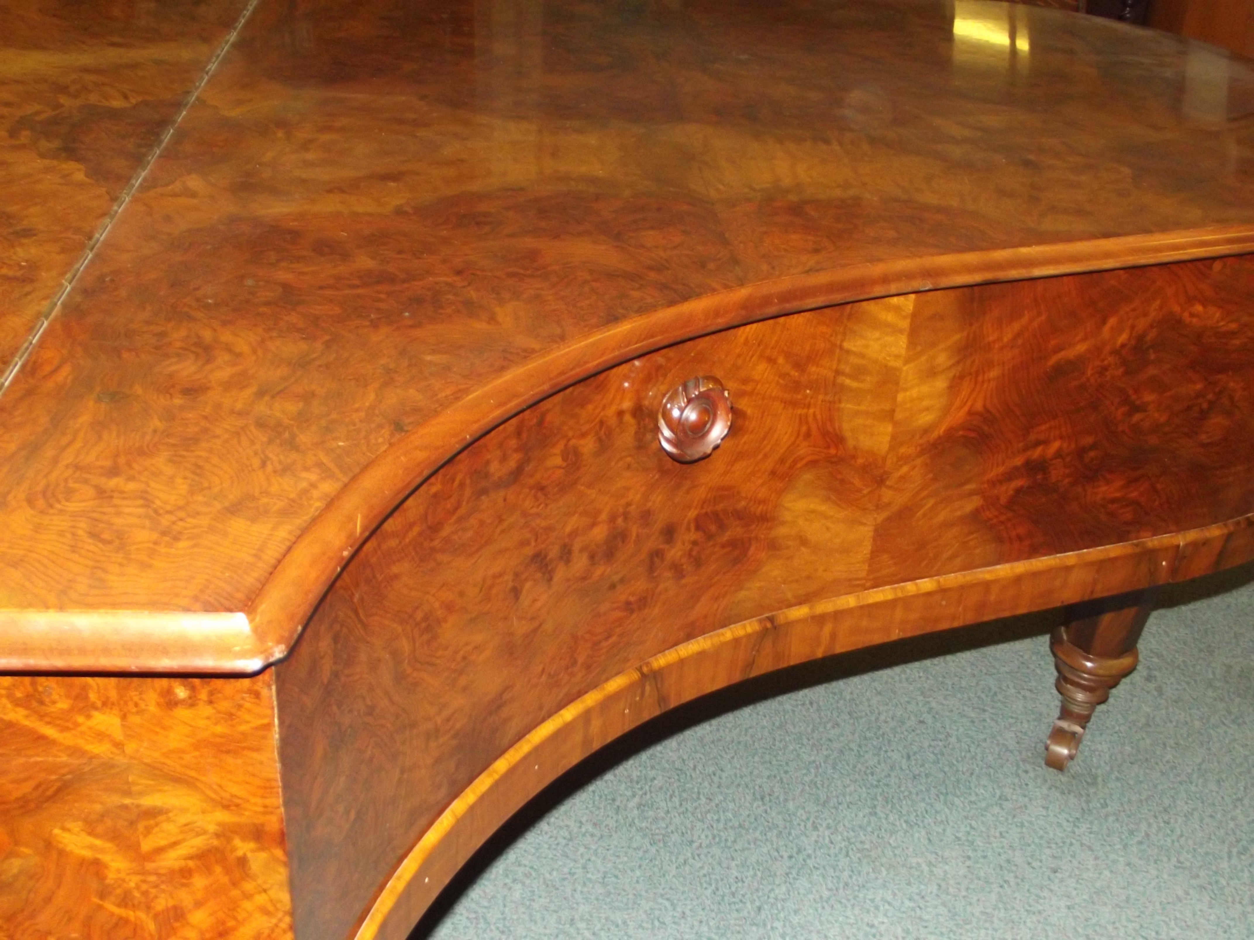 Hagspiel Ruschpler & Hof-Lieferanten Dresden walnut baby grand piano. Length 176 cm, width 137cm - Image 5 of 14