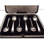 A set of 6 boxed silver spoons, Sheffield, 45 grams