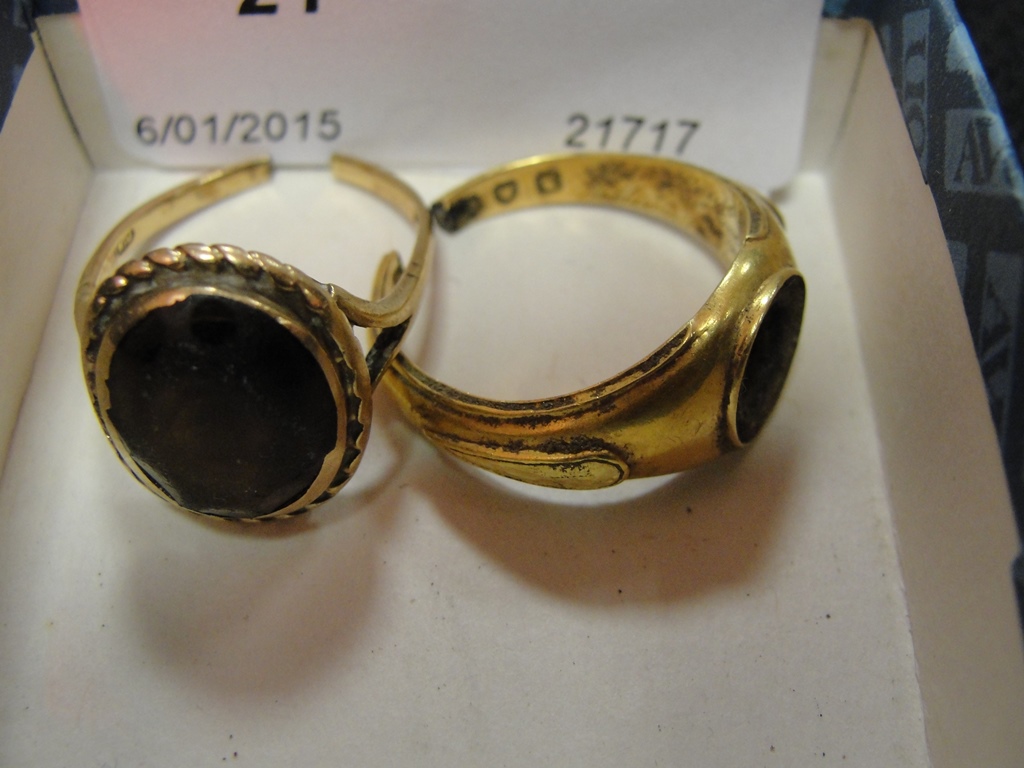 Two gold rings to inc an 18ct gold Georg