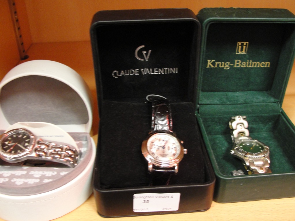 Three boxed gentlemens' wristwatches: Kr