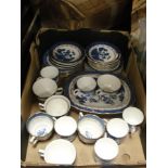 A quantity of Willow pattern porcelain t