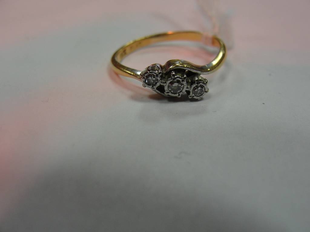 An 18ct diamond trilogy ring