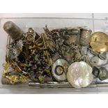 A quantity of vintage dress jewellery to