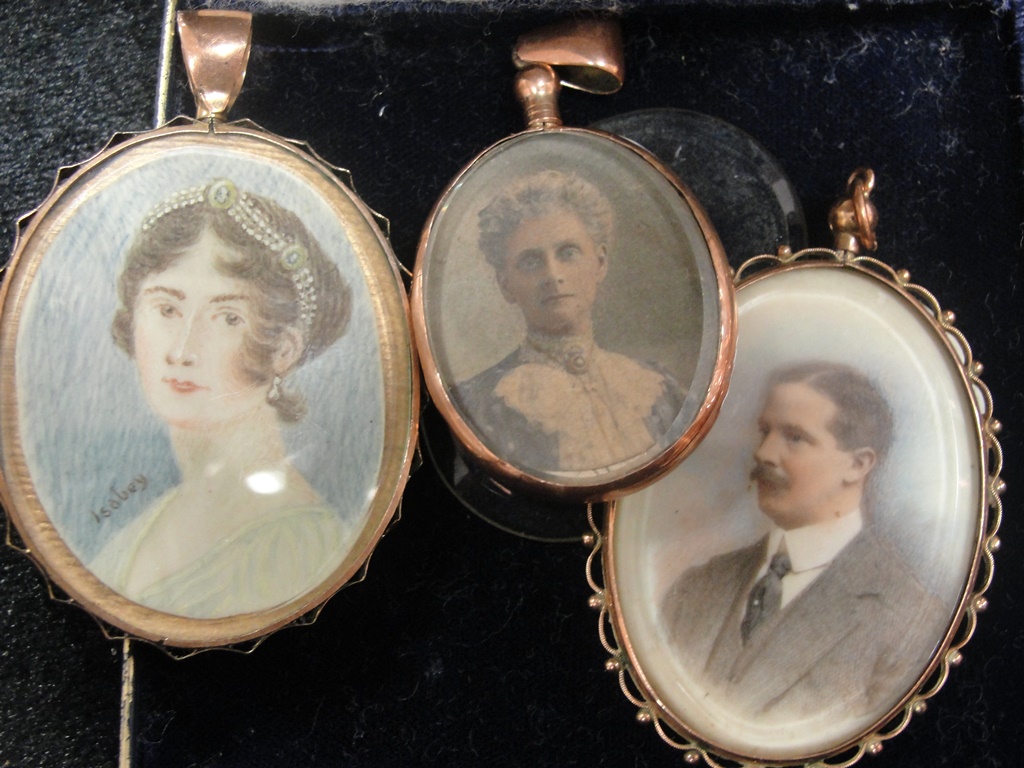 Three 9ct pendants and portraits