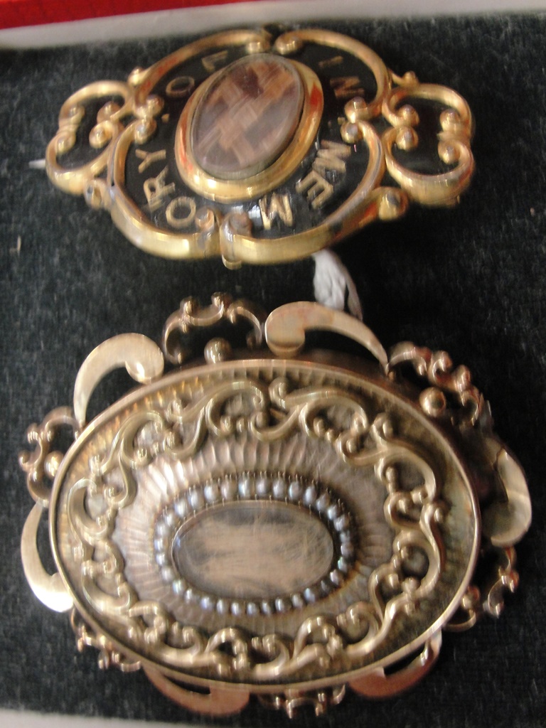 Two Victorian 'In Memoriam' brooches