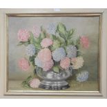 Doris Sawyer (20th century): Floral still life, oil on board,