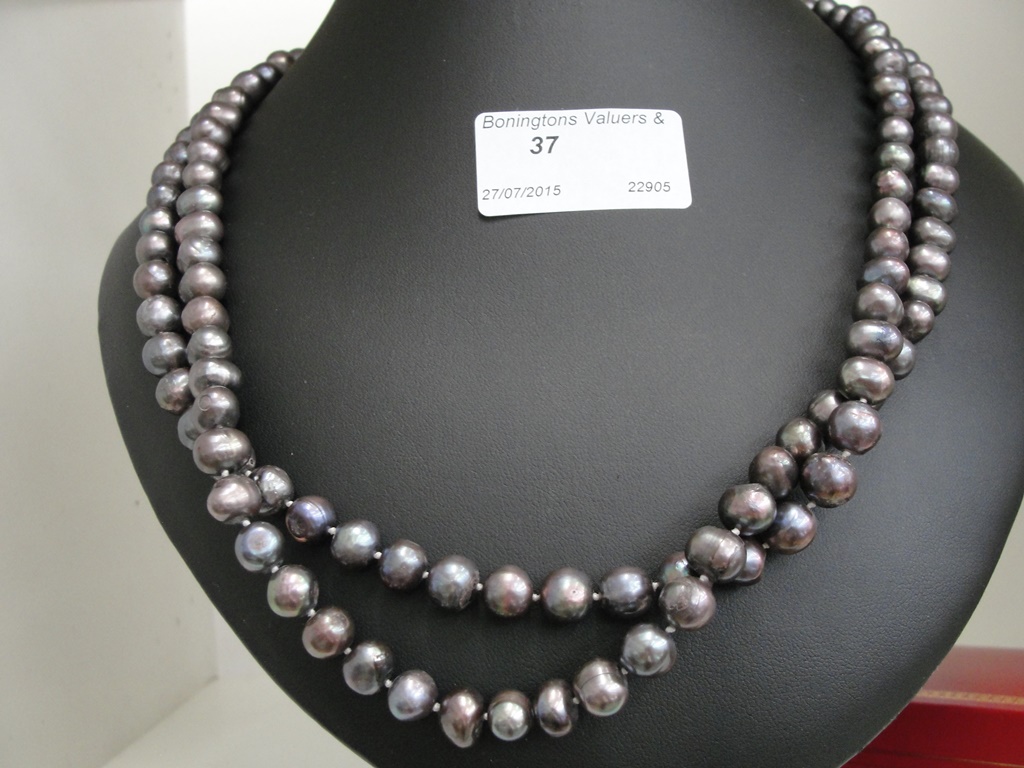 A black Tahitian pearl necklace