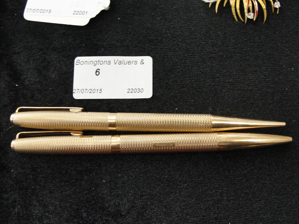 A 9ct Yard lead pen and pencil