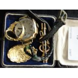 A quantity of 9ct gold items to inc a pendant, watch,