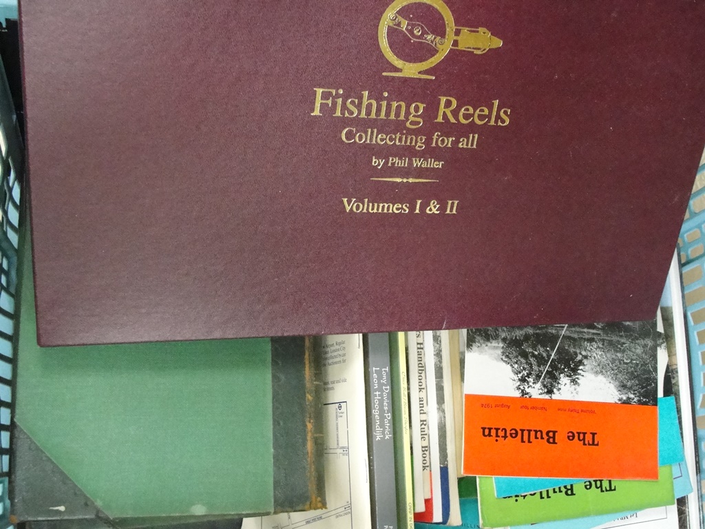 Qty of vintage and modern fishing books to inc price guides for reels
