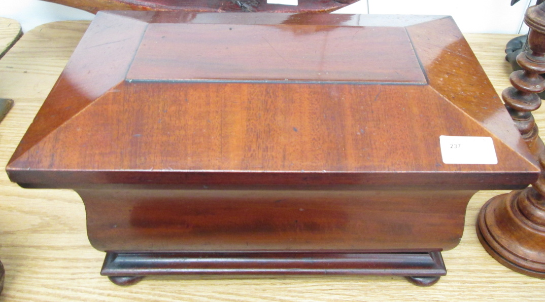 A mahogany jewellery casket