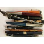 A quantity of fountain pens & pencils: 14k nibbed examples to inc Parker Duofold