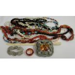 A quantity of costume jewellery to inc necklaces etc