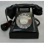 A 1940s bakelite telephone