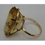 An 18ct ring set with oval cut lemon topaz: approx 20 plus carats