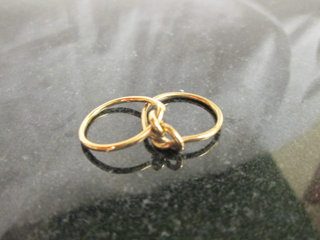 A 9ct dress ring