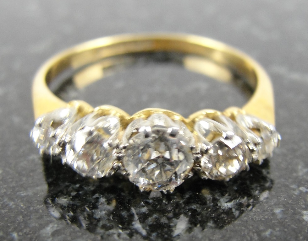 An 18ct & Platinum 5 Stone Diamond Ring:
Set with graduating old cut diamonds in claw setting,