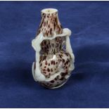 A Chinese gourd shaped agate snuff bottle