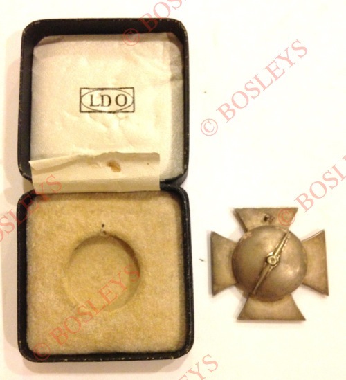 German Third Reich WW2 1939 Iron Cross 1st Class screwback in LDO case. A good example with magnetic - Image 2 of 2