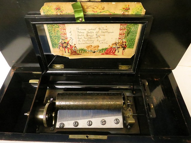 A small early 20th century musical box with a marquetry inlaid lid and playing six airs - Image 2 of 2