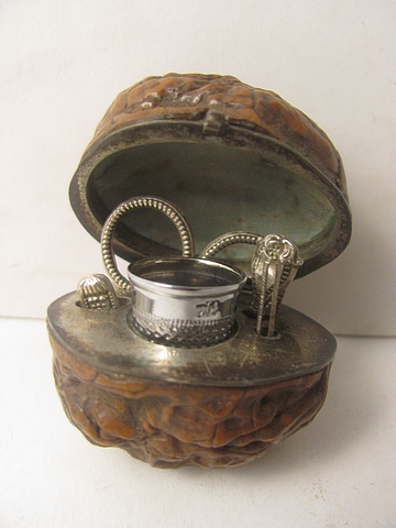 Late 19th century French walnut cased etui, the interior having white metal sewing implements