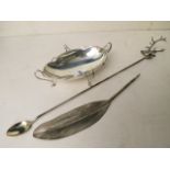 An Edwardian silver bon bon dish, silver plated stags head ladle and a Tiffany silver pen