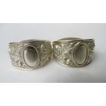 A pair of Glasgow silver thistle pattern napkin rings, Glasgow 1946