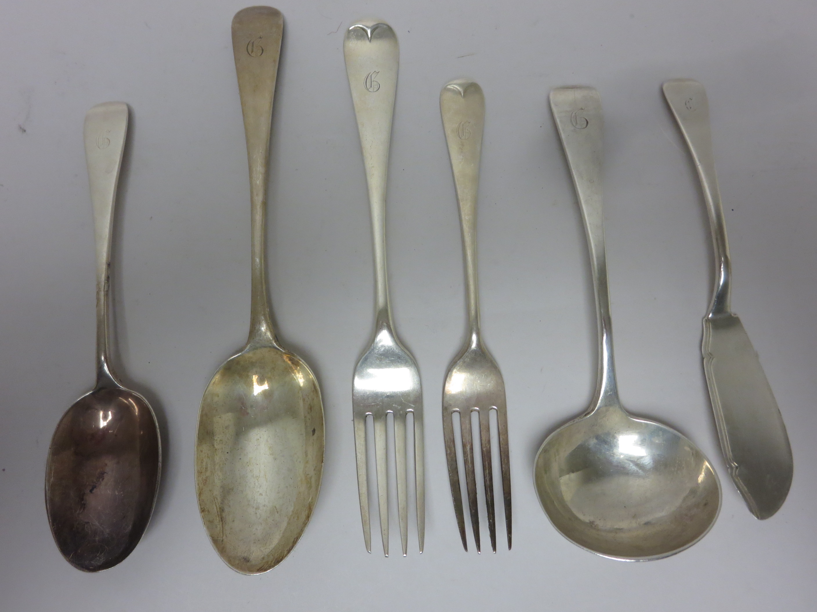 A part set of Edward VII silver Cutlery engraved initial G, London 1909, viz 12 Dinner Forks, plus - Image 3 of 3