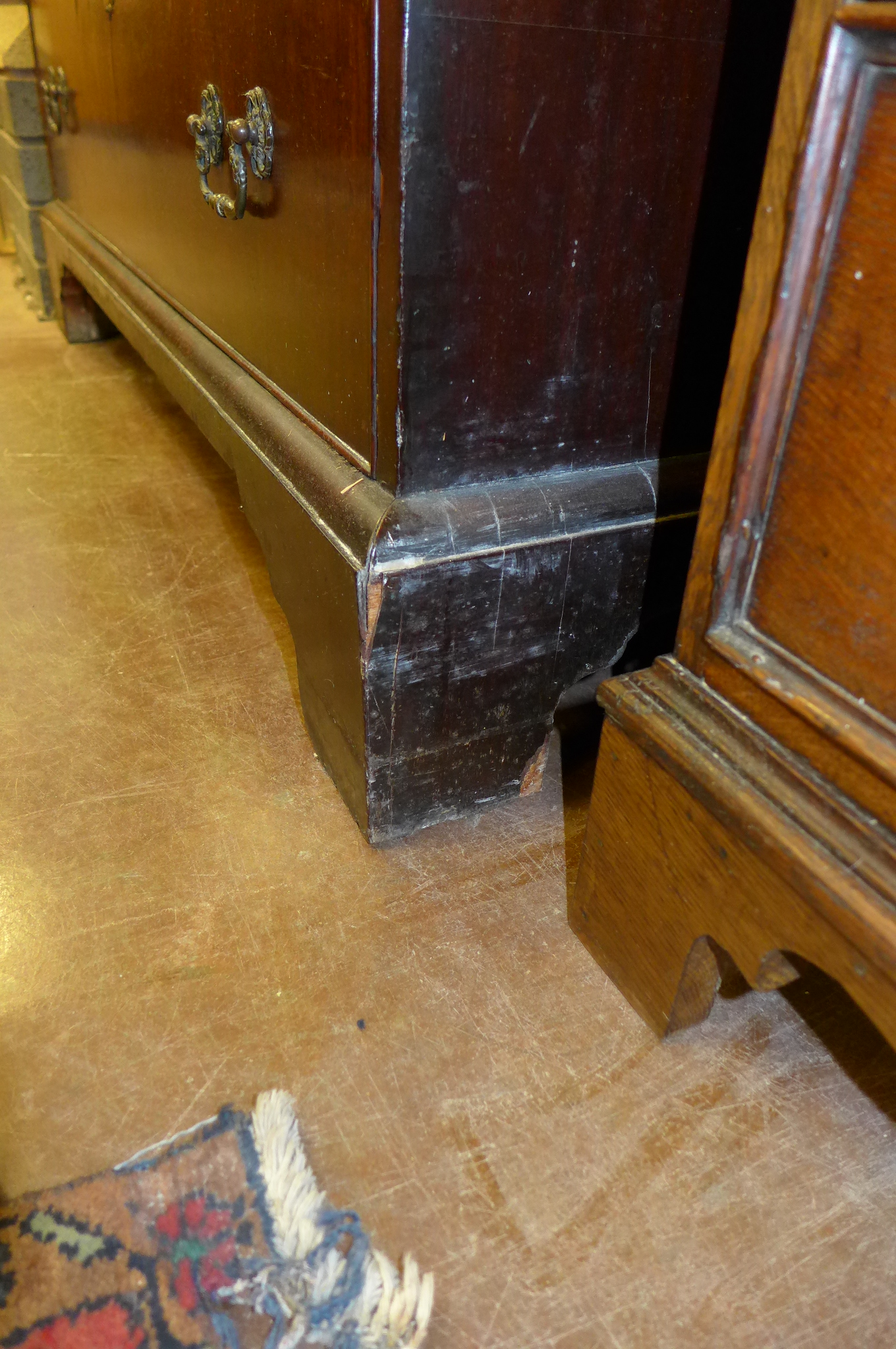 An 18th Century mahogany Chest on Chest of six long graduated drawers with Greek key frieze and - Image 8 of 8