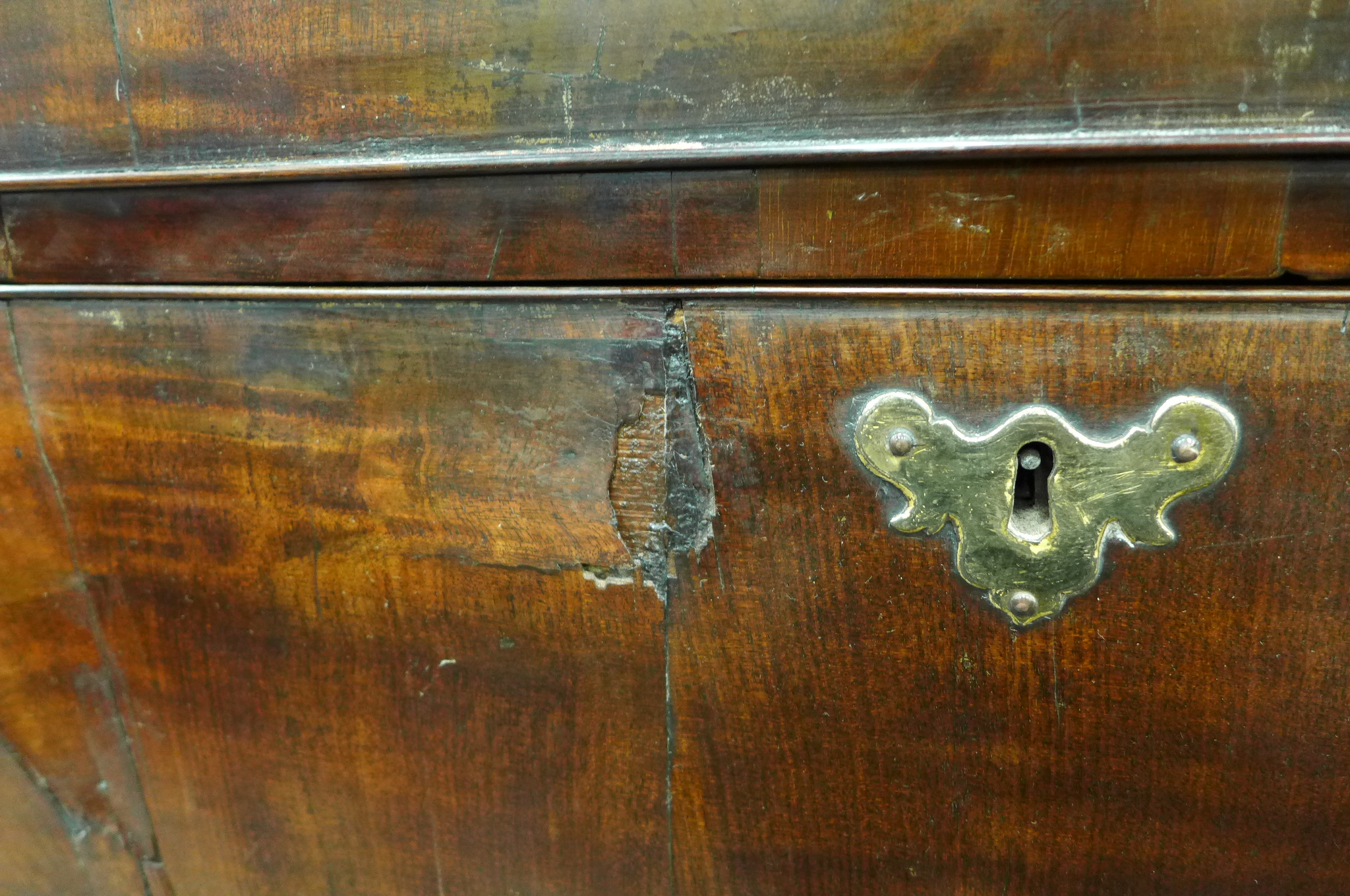 An 18th Century mahogany Chest on Chest of six long graduated drawers with Greek key frieze and - Image 2 of 8