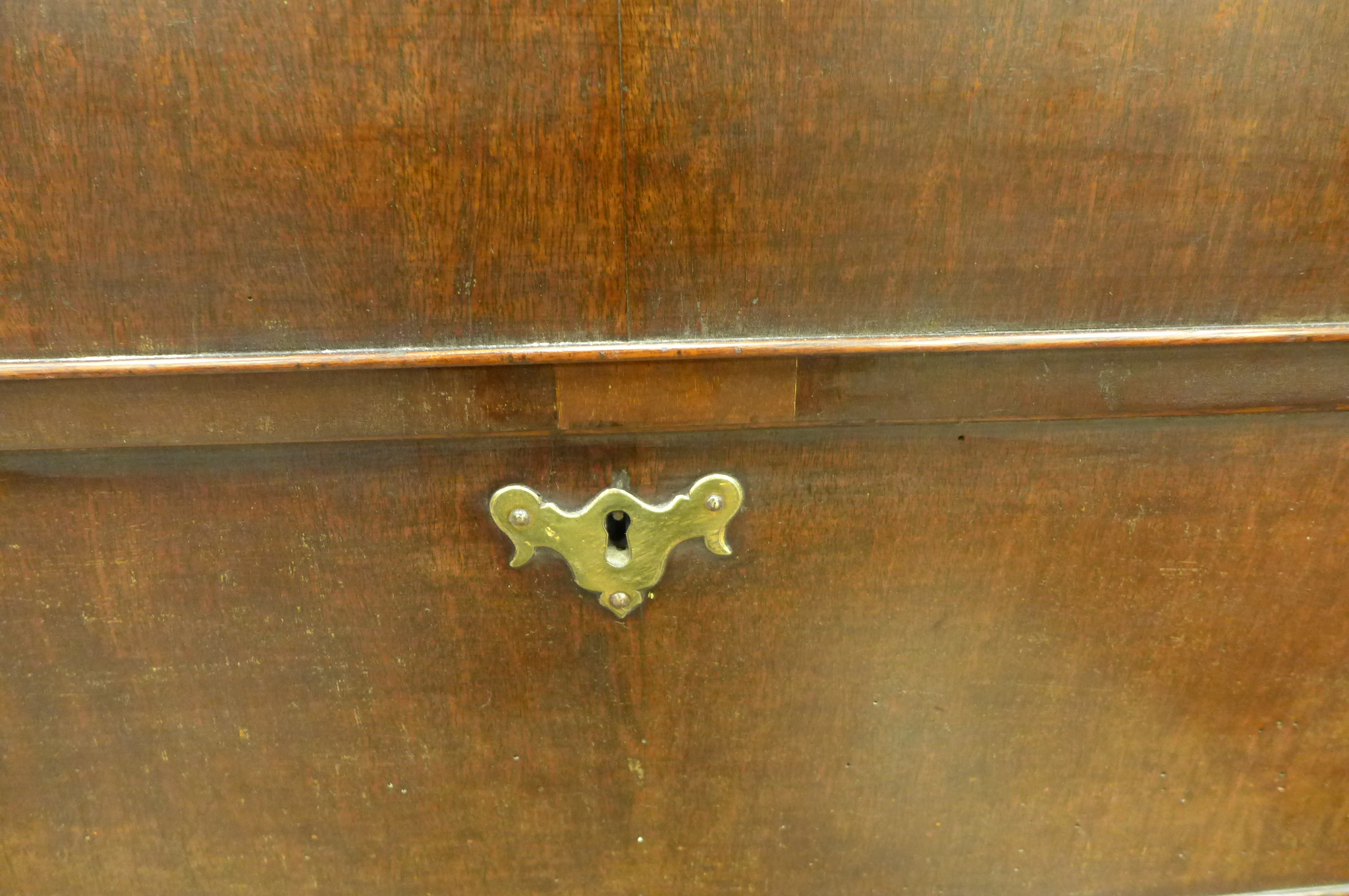 An 18th Century mahogany Chest on Chest of six long graduated drawers with Greek key frieze and - Image 5 of 8