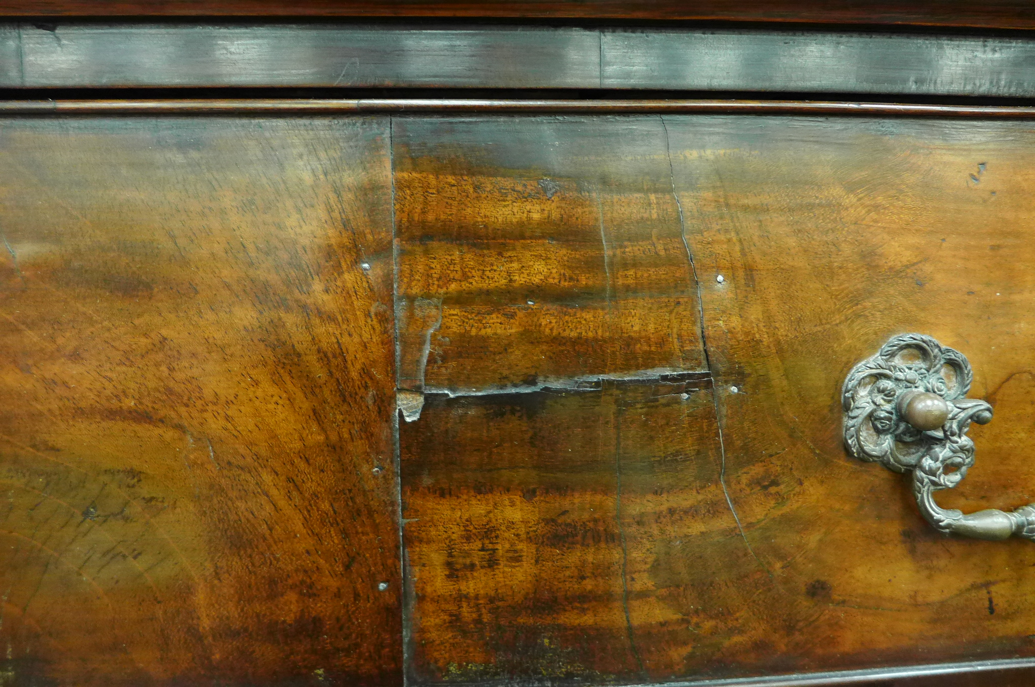 An 18th Century mahogany Chest on Chest of six long graduated drawers with Greek key frieze and - Image 3 of 8