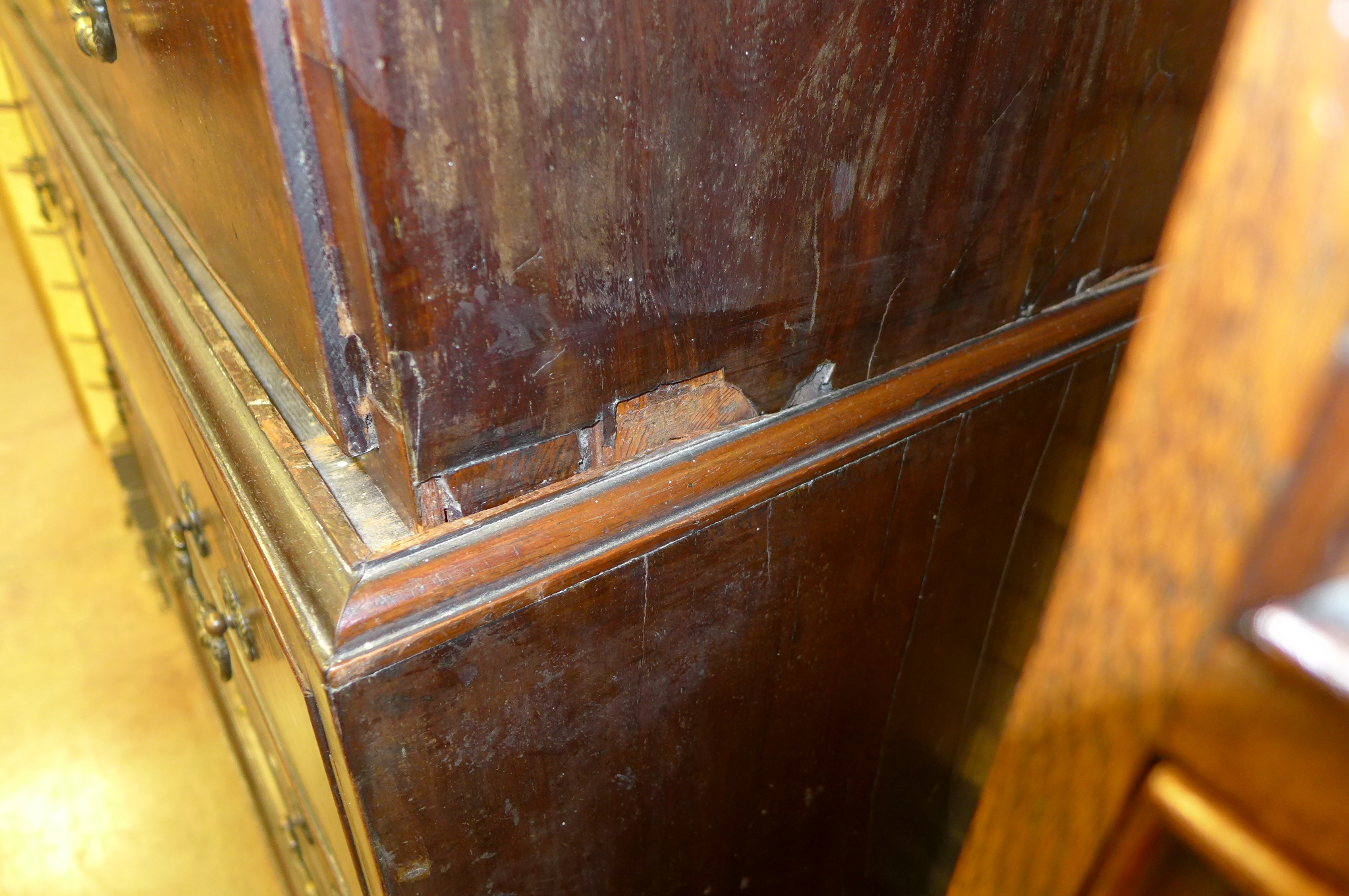 An 18th Century mahogany Chest on Chest of six long graduated drawers with Greek key frieze and - Image 7 of 8