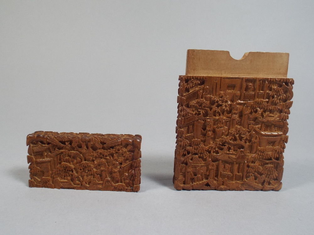 A Nicely Carved Cantonese Sandalwood Card Case - Image 2 of 2
