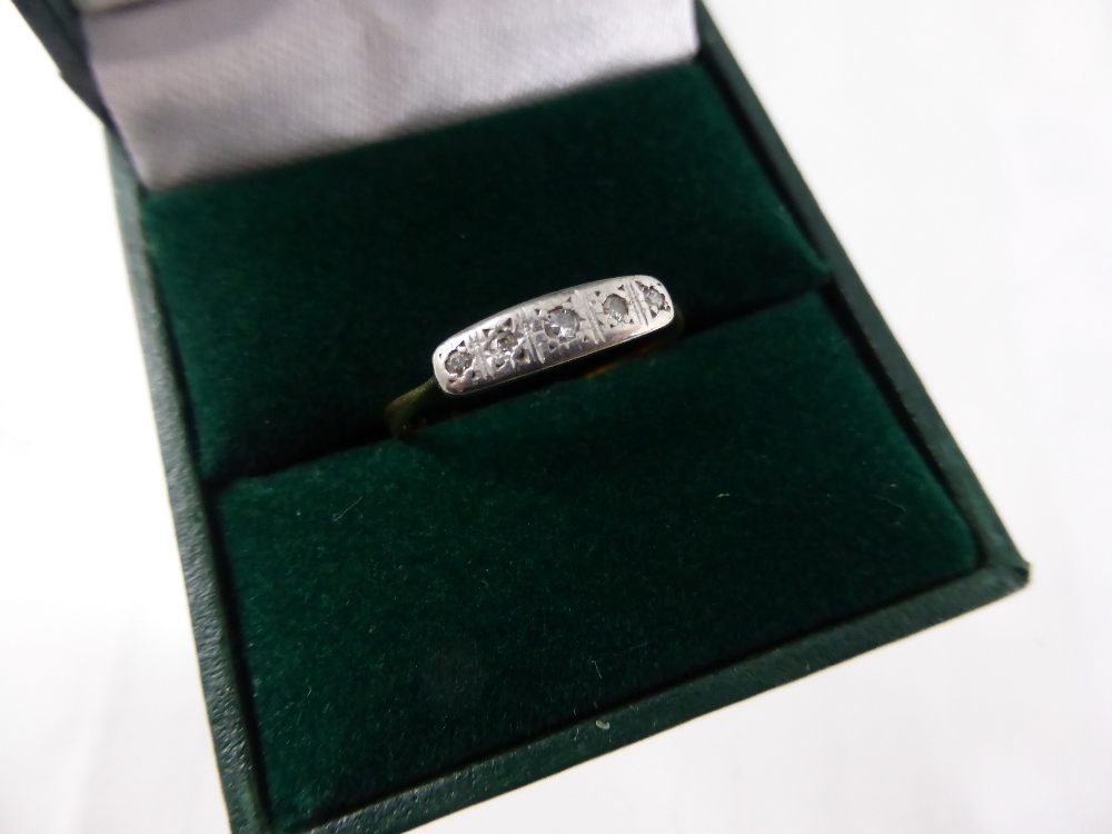 A Lady's 18 ct White Gold and Illusion Set Diamond Ring, Ring Size N, approx 1.9 gms