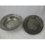 Five vintage copper, pewter and other metal items including a round pewter bowl est 33 x 8 cms, with