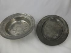 Five vintage copper, pewter and other metal items including a round pewter bowl est 33 x 8 cms, with