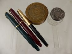 A collection of assorted items including three vintage Parker ink pens, 14k nibs to two pens