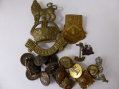 Miscellaneous Militaria including The Queen's Own Satchel Clip, seven Bank of England buttons,