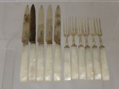A Set of Silver and Mother of Pearl Fruit Knives, Sheffield hallmark  dated 1937/38, mm GH.